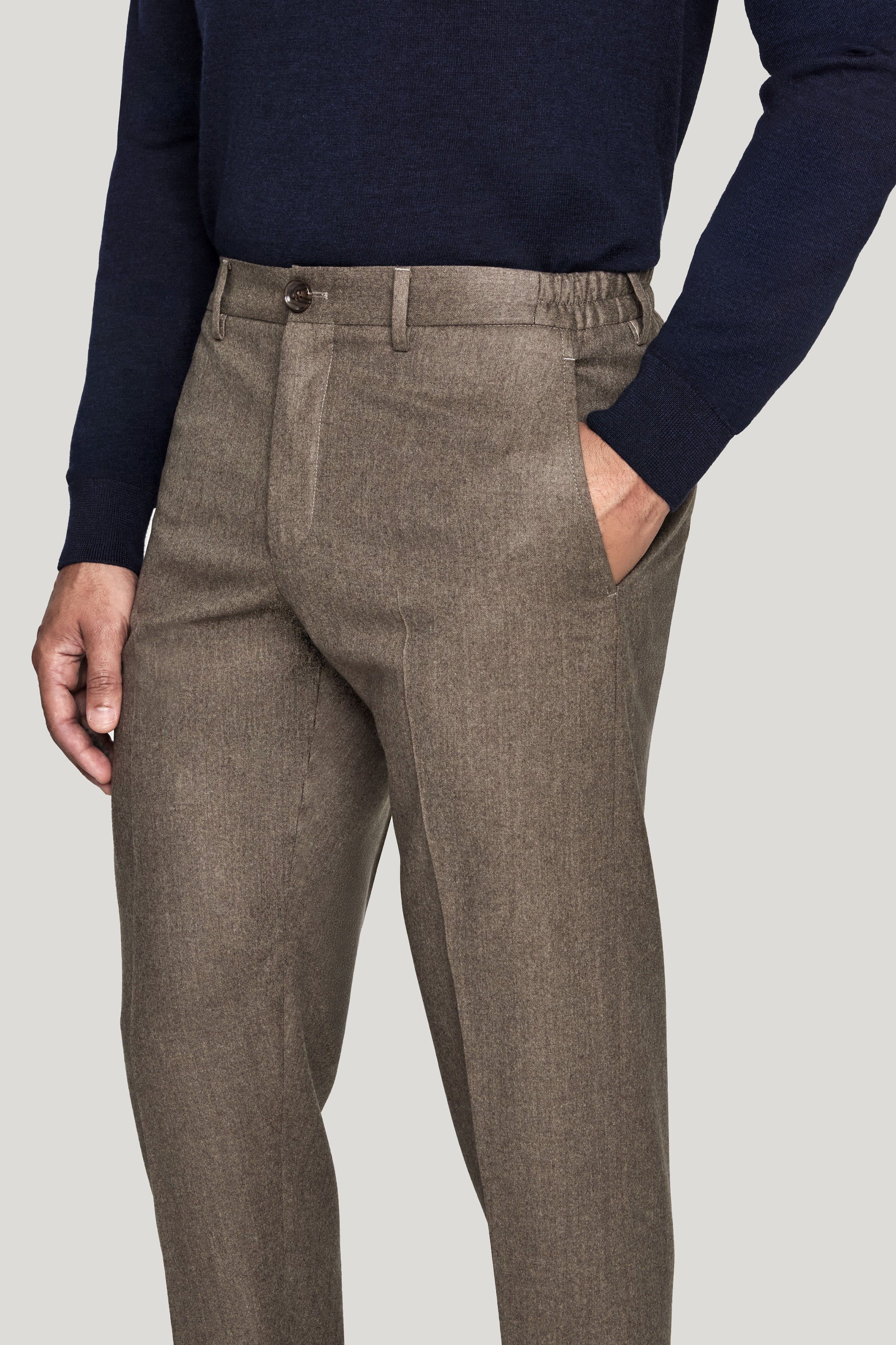 Vue alternative 1 Pantalon beige avec ceinture extensible