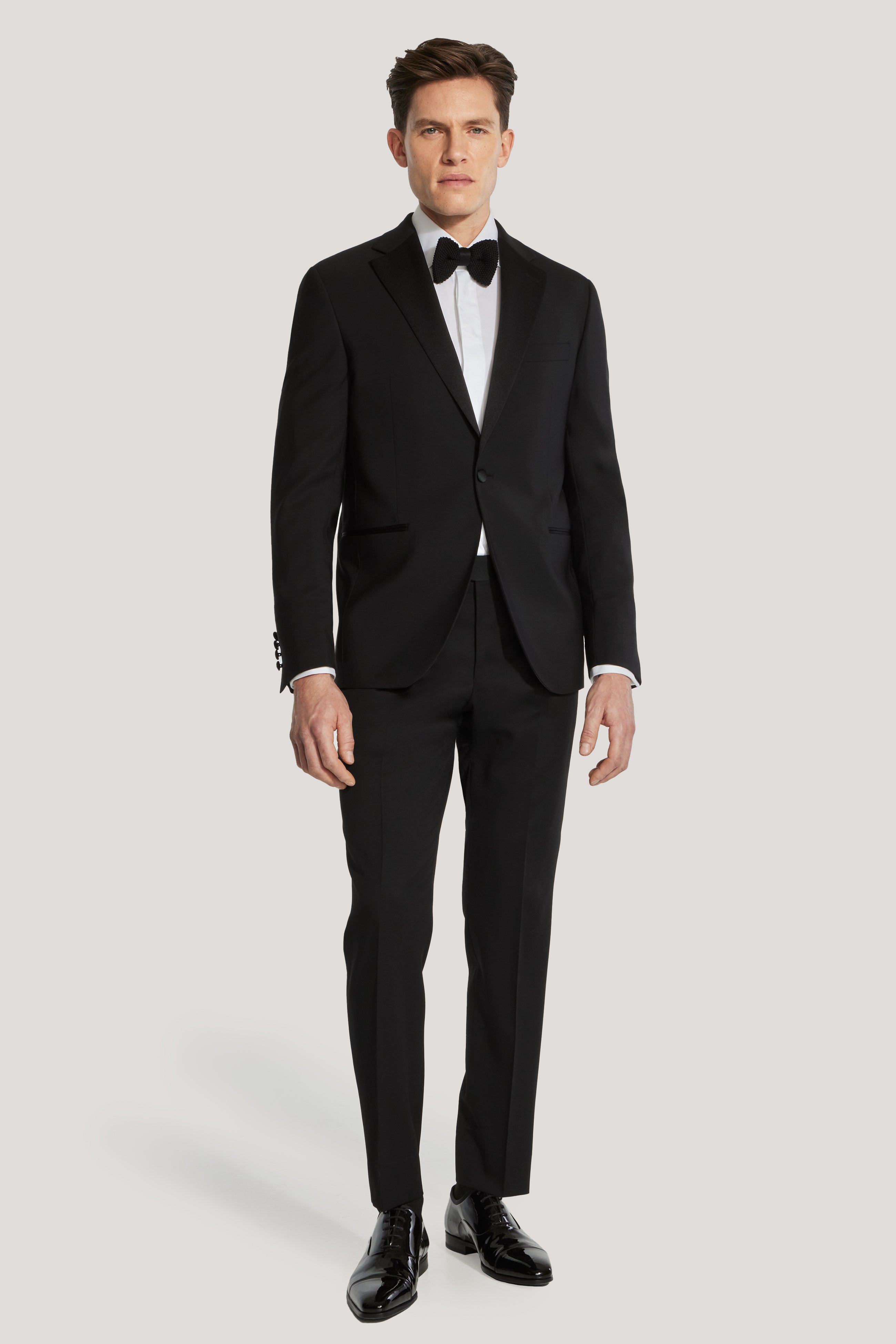 Vue alternative Black Solid Tuxedo Suit