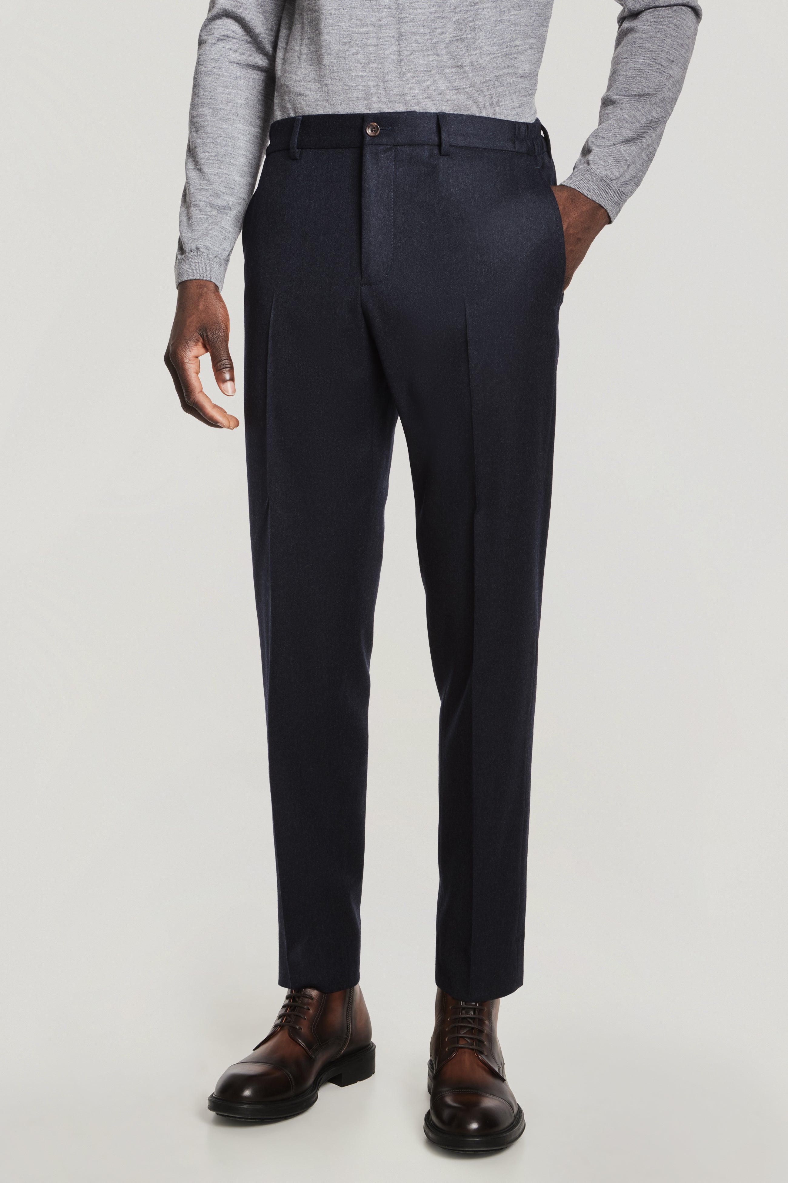 Vue alternative Pantalon bleu marine avec ceinture extensible